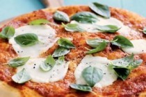 Пицца с базиликом