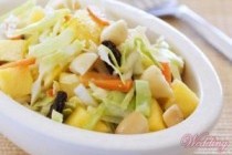 Салат из пекинской капусты с ананасами