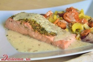 Лосось в соусе из белого вина