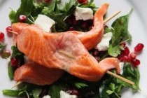 Лосось на шпажках под гранатовым соусом