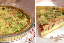 Пирог с лососем, зеленью и овощами