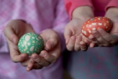 как красить яйца как красить яйца