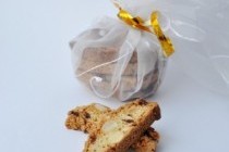 Ореховые бискотти в кружевных мешочках