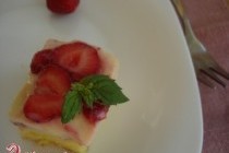 Бисквит с клубникой и заварным кремом