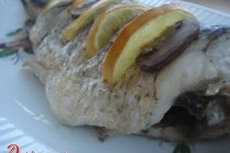Рыба с грибами и лимоном, запеченная в духовке