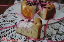 Пирог с творогом и малиной