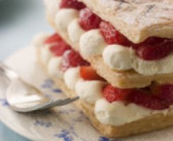 мильфей с клубникой и сливками