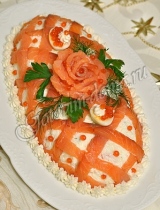 салат с яблоком и красной рыбой