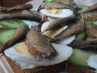 бутерброды со шпротами