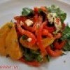 Салат с печеными персиками и перцами