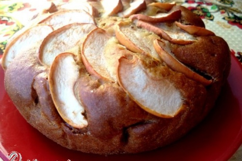 Постная коврижка с яблоками и корицей