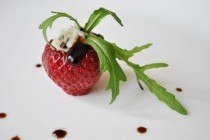 Шампанское с клубникой - подбираем закуски к вину, готовим клубнику с кремом