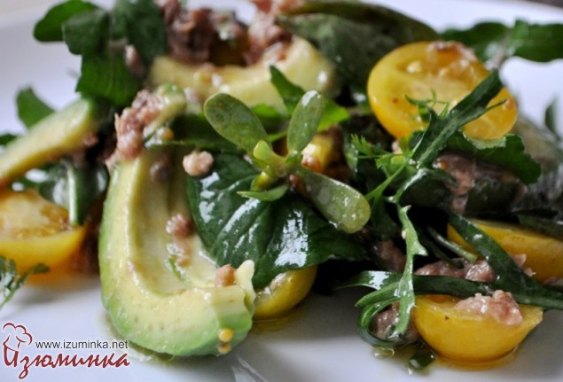 салат с авокадо и тунцом