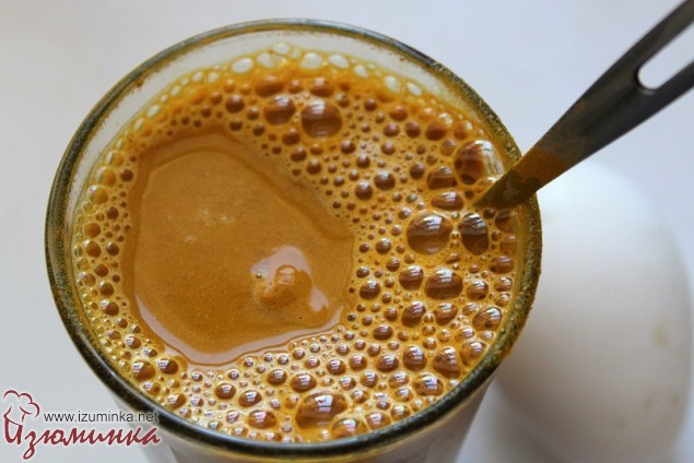 как красить яйца куркумой