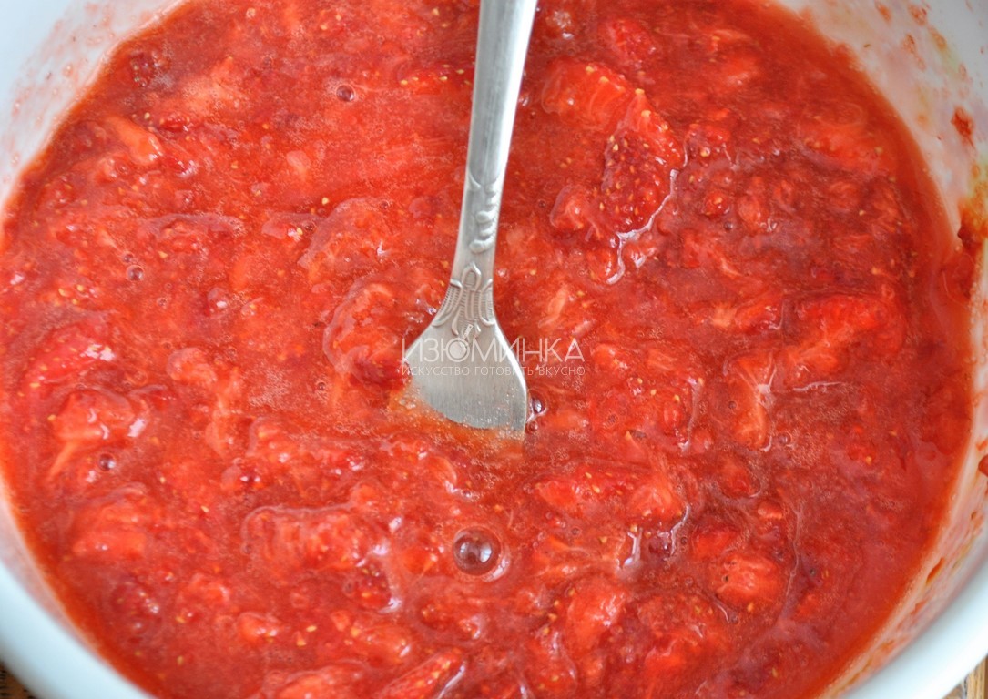 булочки с клубникой