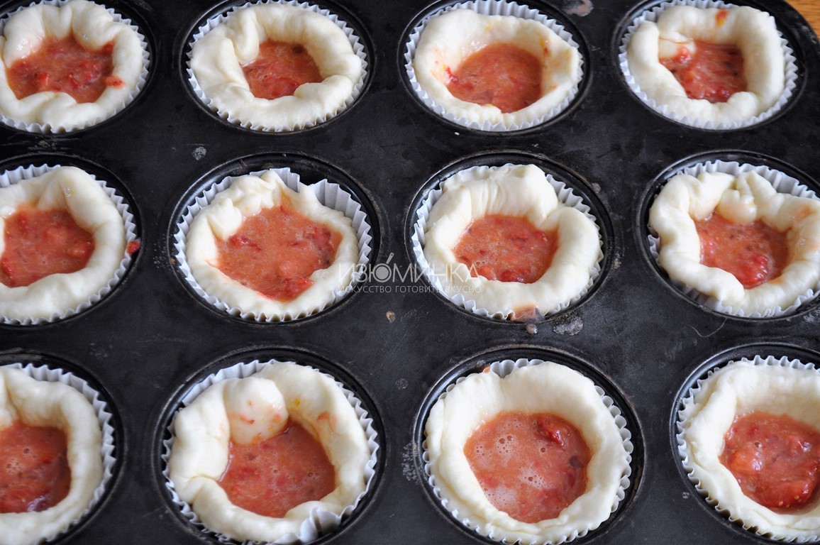 булочки с клубникой