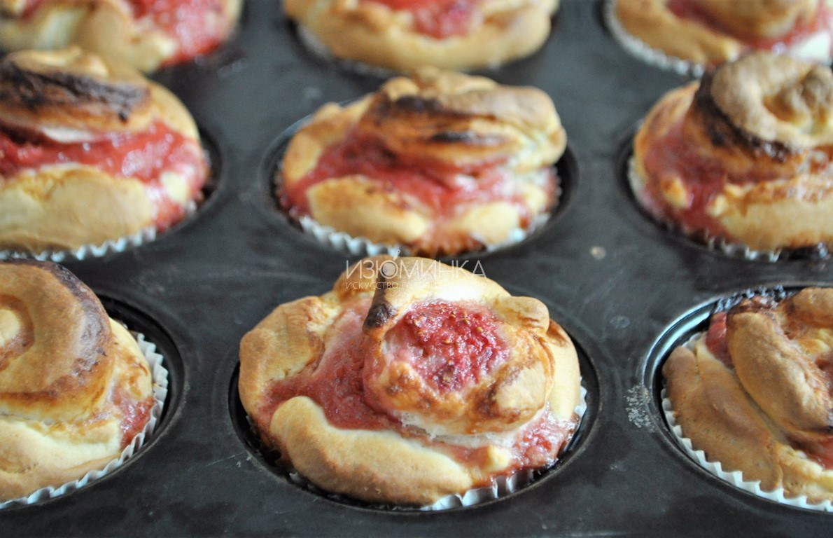 булочки с клубникой