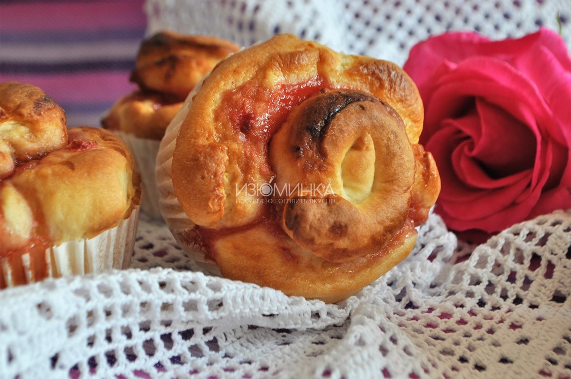 булочки с клубникой