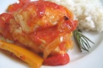 Курица в соусе из помидоров и перцев