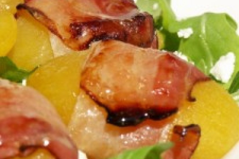 Салат с персиком