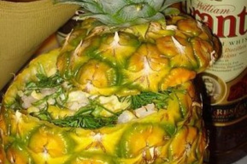 Салат «В ананасе»