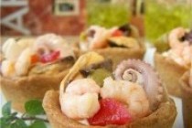 Корзинки со сливочным сыром и маринованными морепродуктами