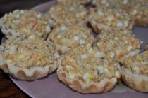 Корзиночки с рыбным салатом