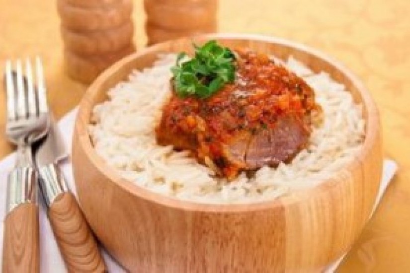 Баранина, тушенная с помидорами