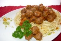 Спагетти с соусом из фрикаделек