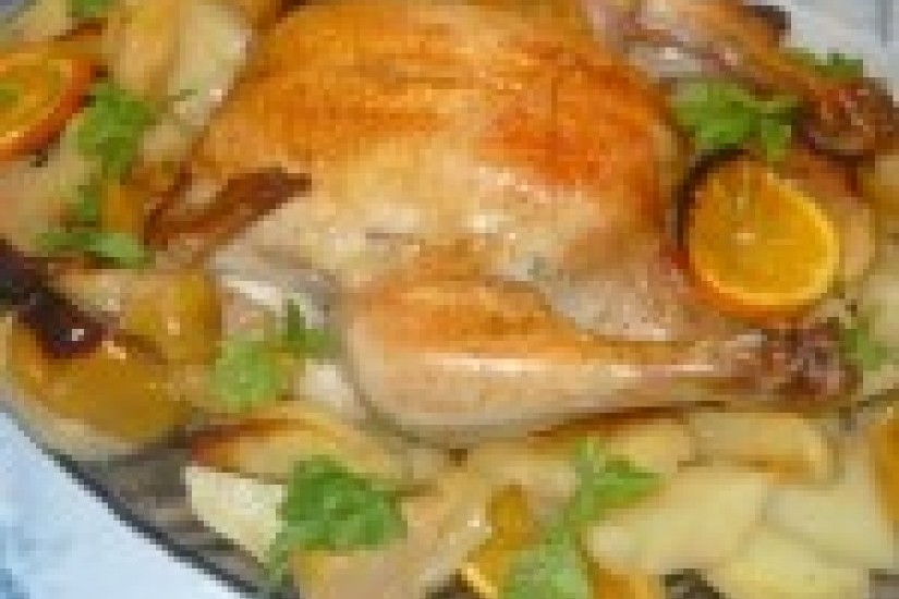 Курица, запеченная с фруктами