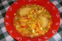 Кабачки, тушеные с овощами и кукурузой