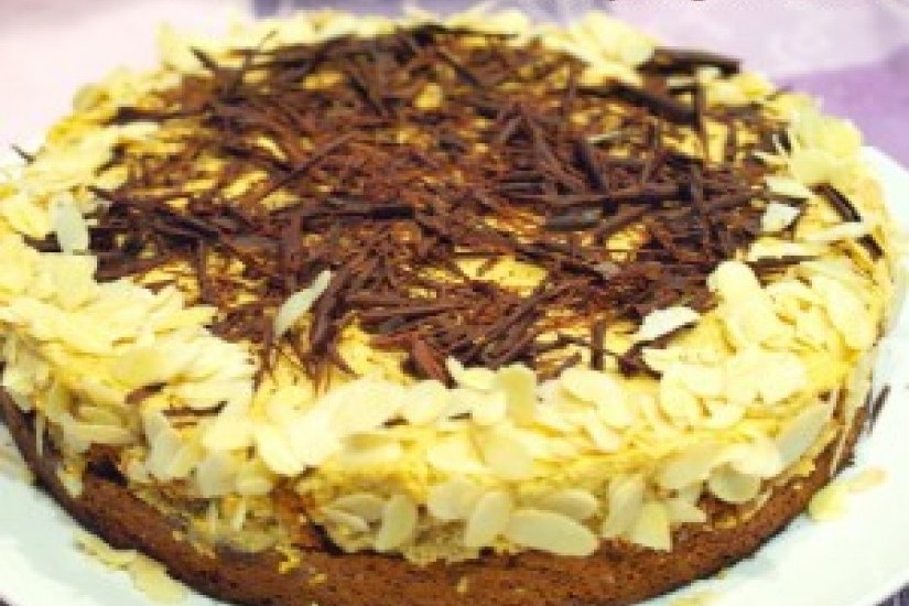 Торт из миндального бисквита с кофейным кремом