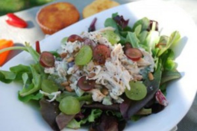 Салат с виноградом и курицей