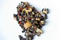 Чечевица “Икра белуги” с голубым сыром и каперсами