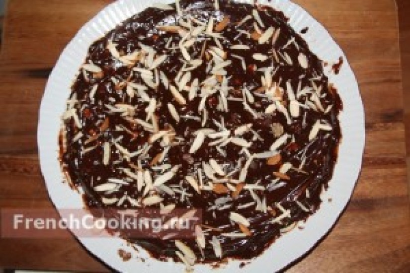Шоколадно-миндальный торт